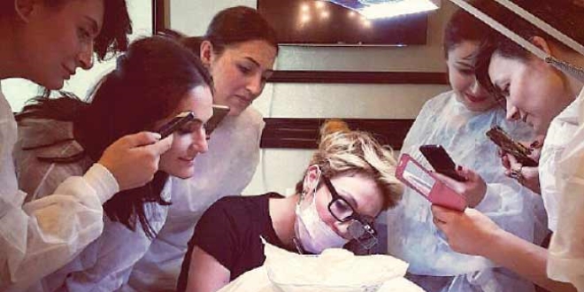 Göğüs Kanserine Ücretsiz Kalıcı Makyaj