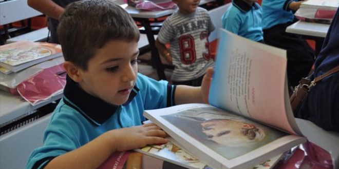 ‘Okullar Yarın Açılıyor’