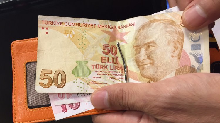 Emekli, Dul ve Yetim Bir Kadın 3 Aylık Birden Alabilir