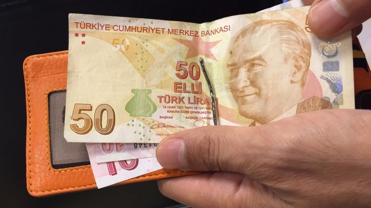 Anneye 6 Bin Lira Maaş!