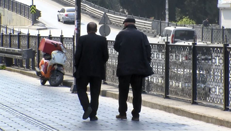 65 Yaş Üstüne 3 Saat Dışarı İzin Verilmesi Öngörülüyor